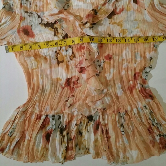 Crinkle Ruffled Button Down Top size Medium - Picture 6 of 6